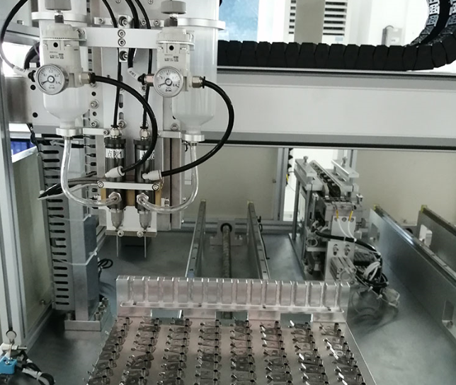 在線式自動點(diǎn)膠機(jī)